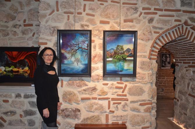 Rabiye Alpcan unutulmaya yüz tutmuş cam altı sanatını sanat severlerle buluşturuyor