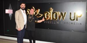 Giow Up İnternational Güzellik & Cosmetic ünlü fenomen Murat Övüç’ü ağırladı