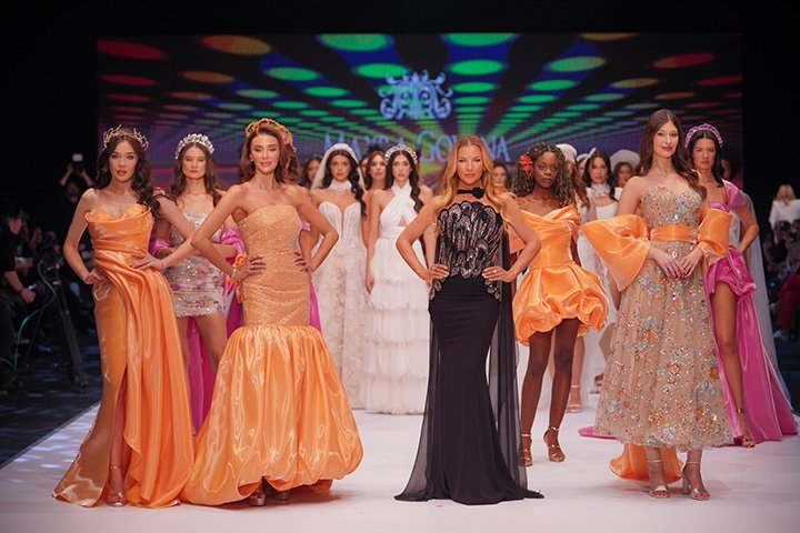 Özge Ulusoy ve Ceren Arslan’lı muhteşem defilede görsel şölen