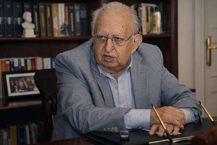 Türk Siyasetinin Acı Kaybı: Hüsamettin Cindoruk 92 Yaşında Vefat Etti