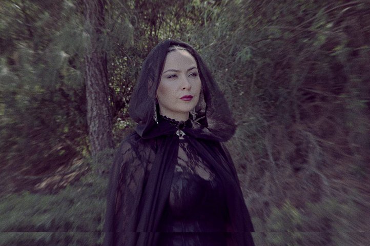 Yasemin Uğurlu’dan Yeni Tekli: “Kızıl Topraklar”